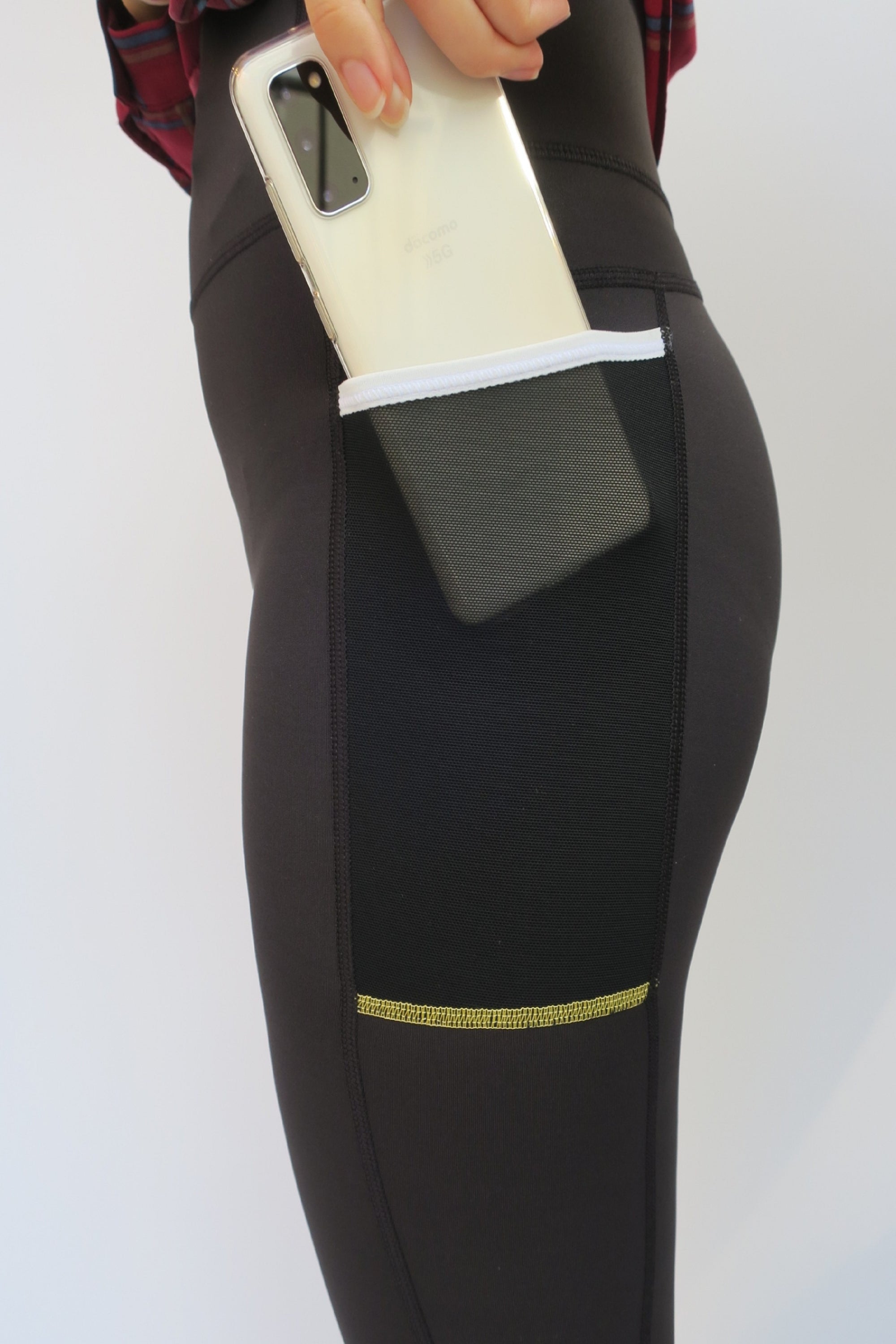 Phoebe-2XR Smoke Black