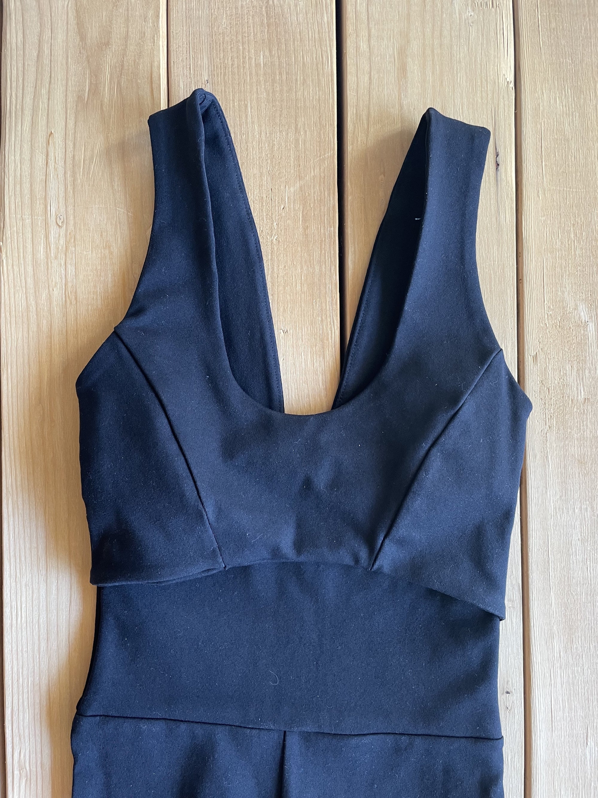 Cutoutアクティブ ボディースーツ