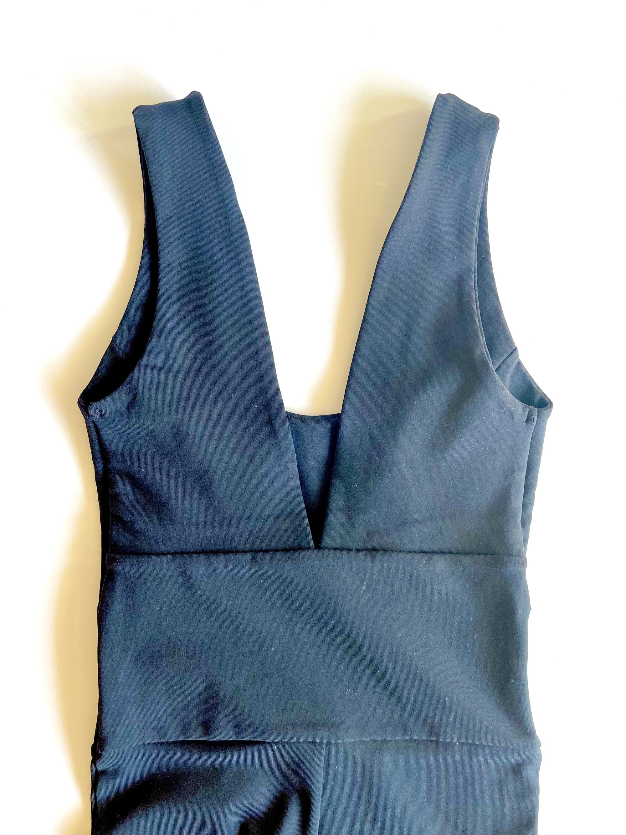 Cutoutアクティブ ボディースーツ