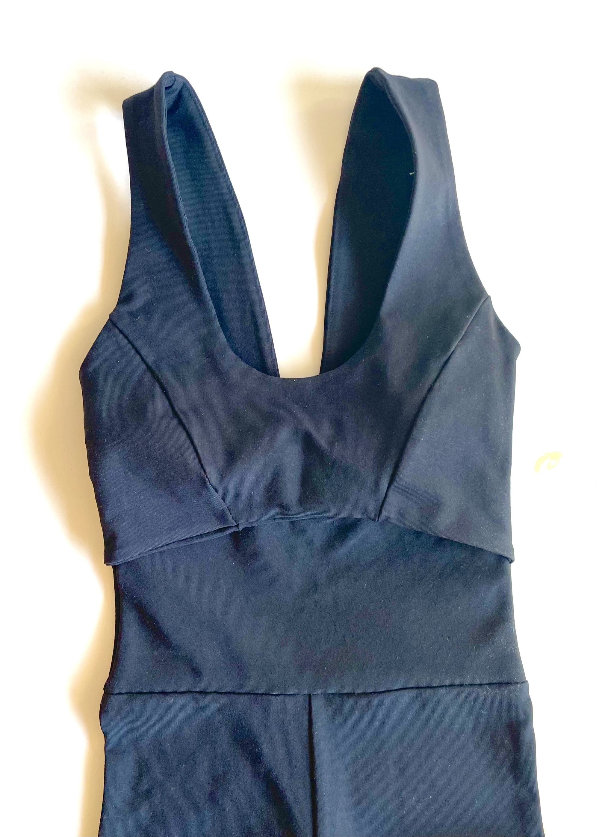 Cutoutアクティブ ボディースーツ